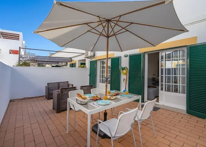 Bright & Cozy House With Terrace By Hostwise *