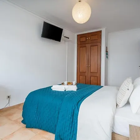 דירה Bright & Cozy House With Terrace By Hostwise