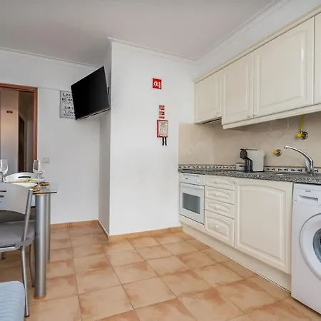 Bright & Cozy House With Terrace By Hostwise דירה *