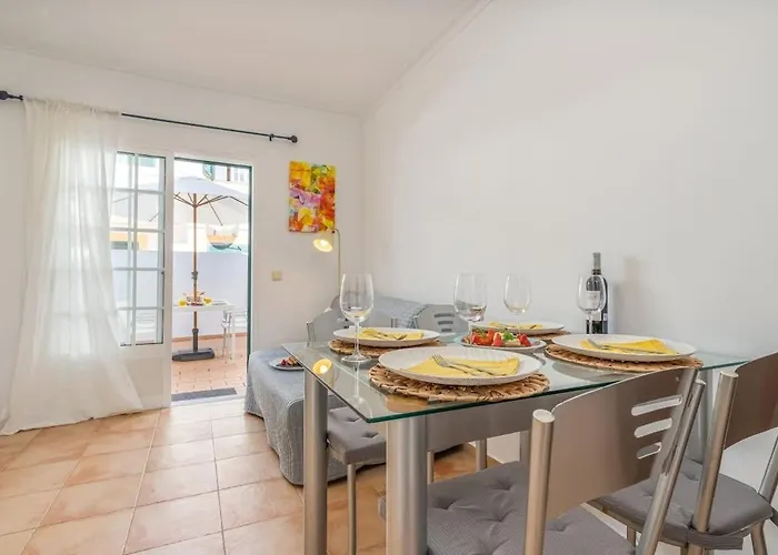 Bright & Cozy House With Terrace By Hostwise Appartement *
