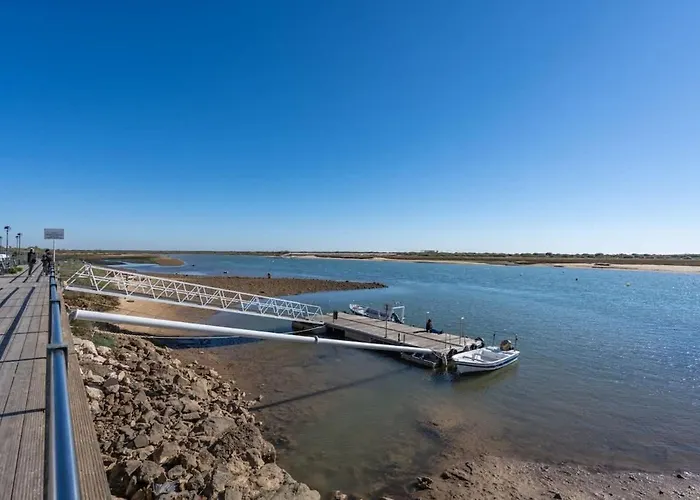 아파트 Bright & Cozy House With Terrace By Hostwise