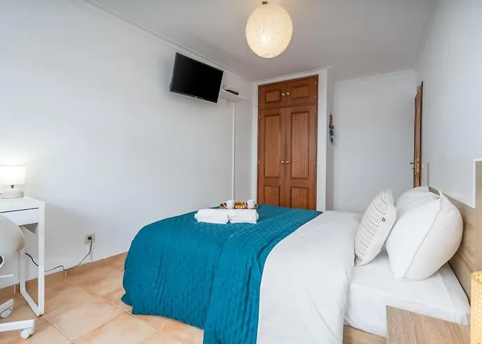 公寓 Bright & Cozy House With Terrace By Hostwise